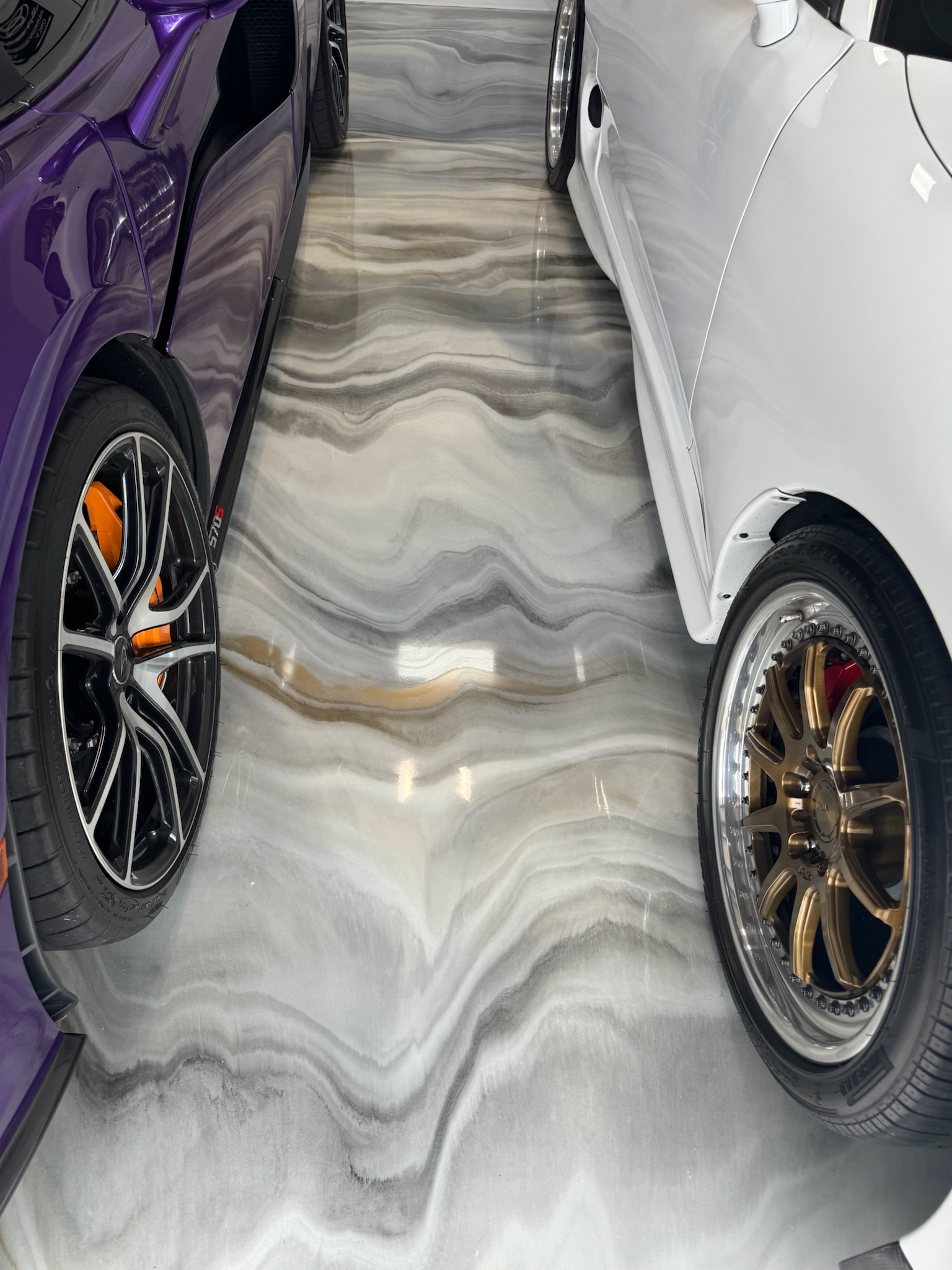 Epoxy vs polyaspartic: which floor is right?